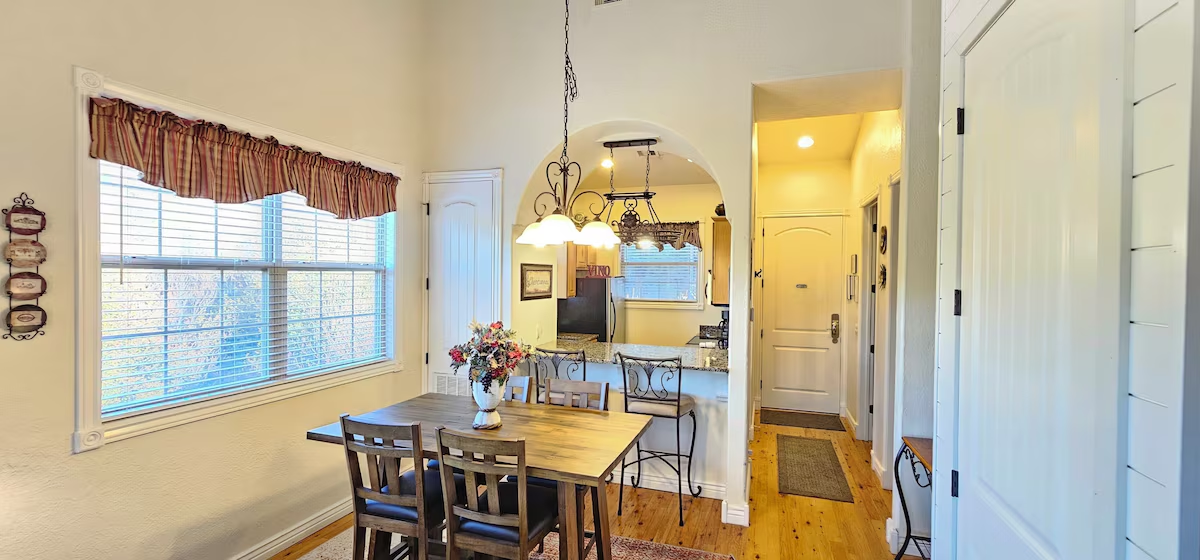 Walk-in Lakefront Cabin, Branson, Missouri