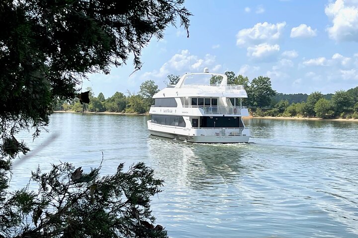 Miss Augusta Riverboat Cruise in Missouri