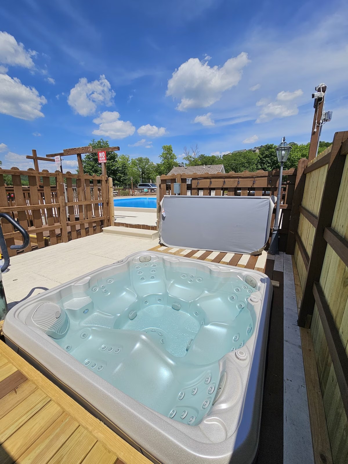 Walk-in Lakefront Cabin, Branson, Missouri