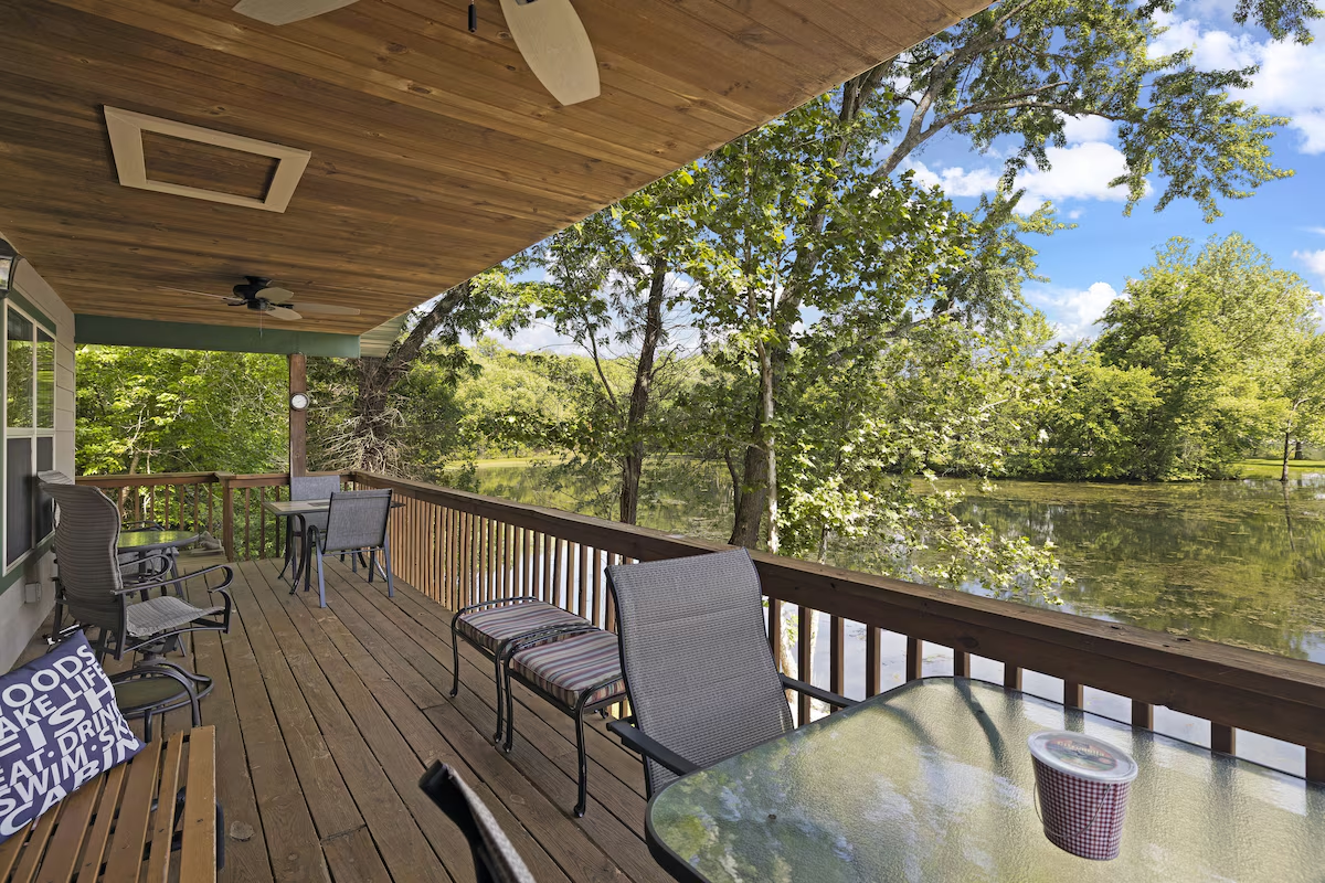 Serene Lakefront Cabin
